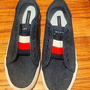 Like new Tommy Hilfiger sneakers